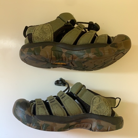 Kids Green and Camouflage Waterproof Keens Shoes - Picture 4 of 16